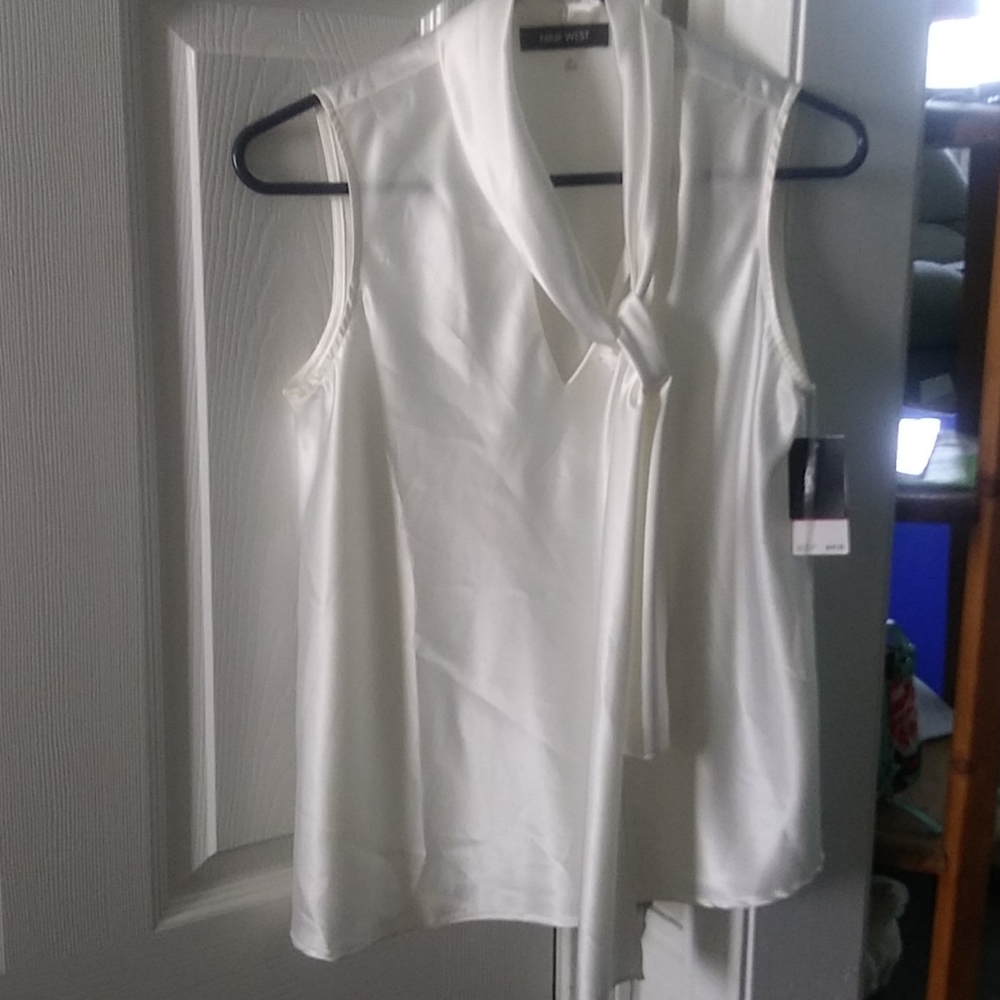 NWT Women's sleeveless blouse